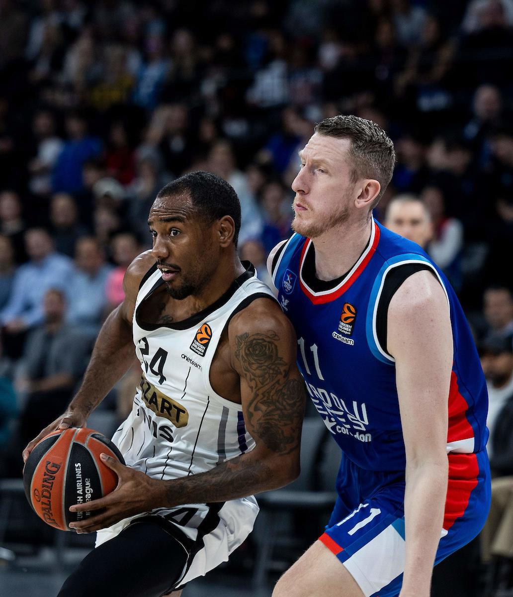 EFES-PARTIZAN_04.JPG