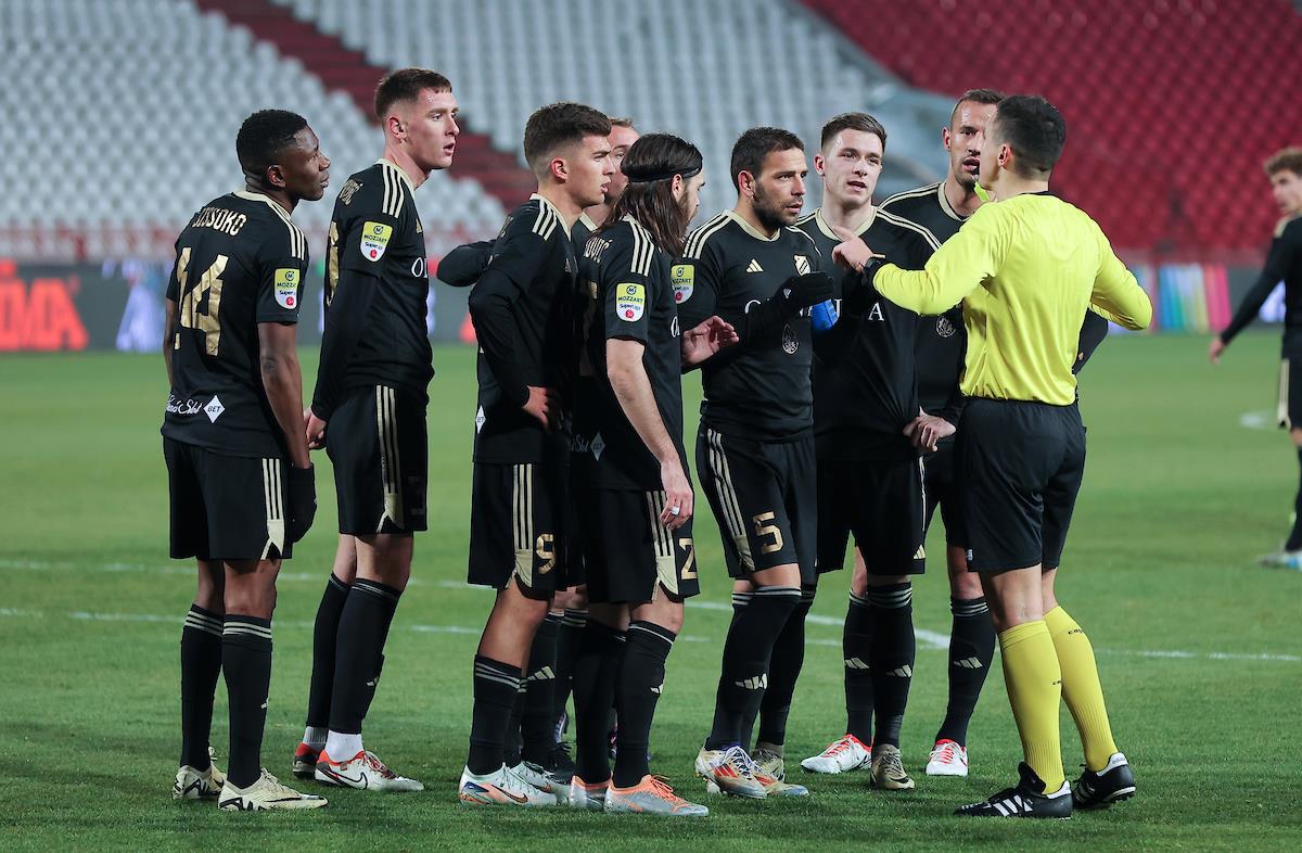 Vuk Bogdanović potpisao ugovor sa Čukaričkim