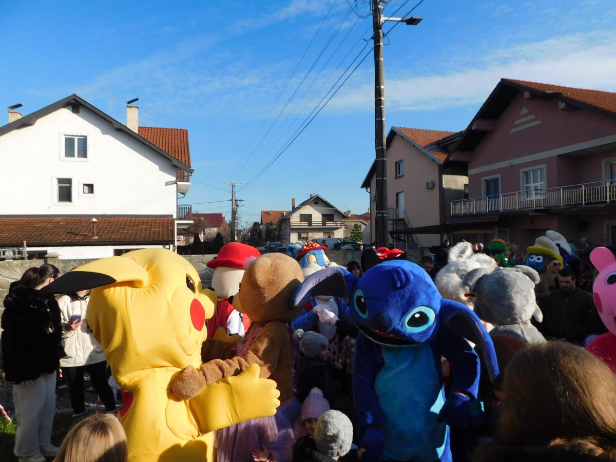LOZNICA - Više od 30 maskota.JPG