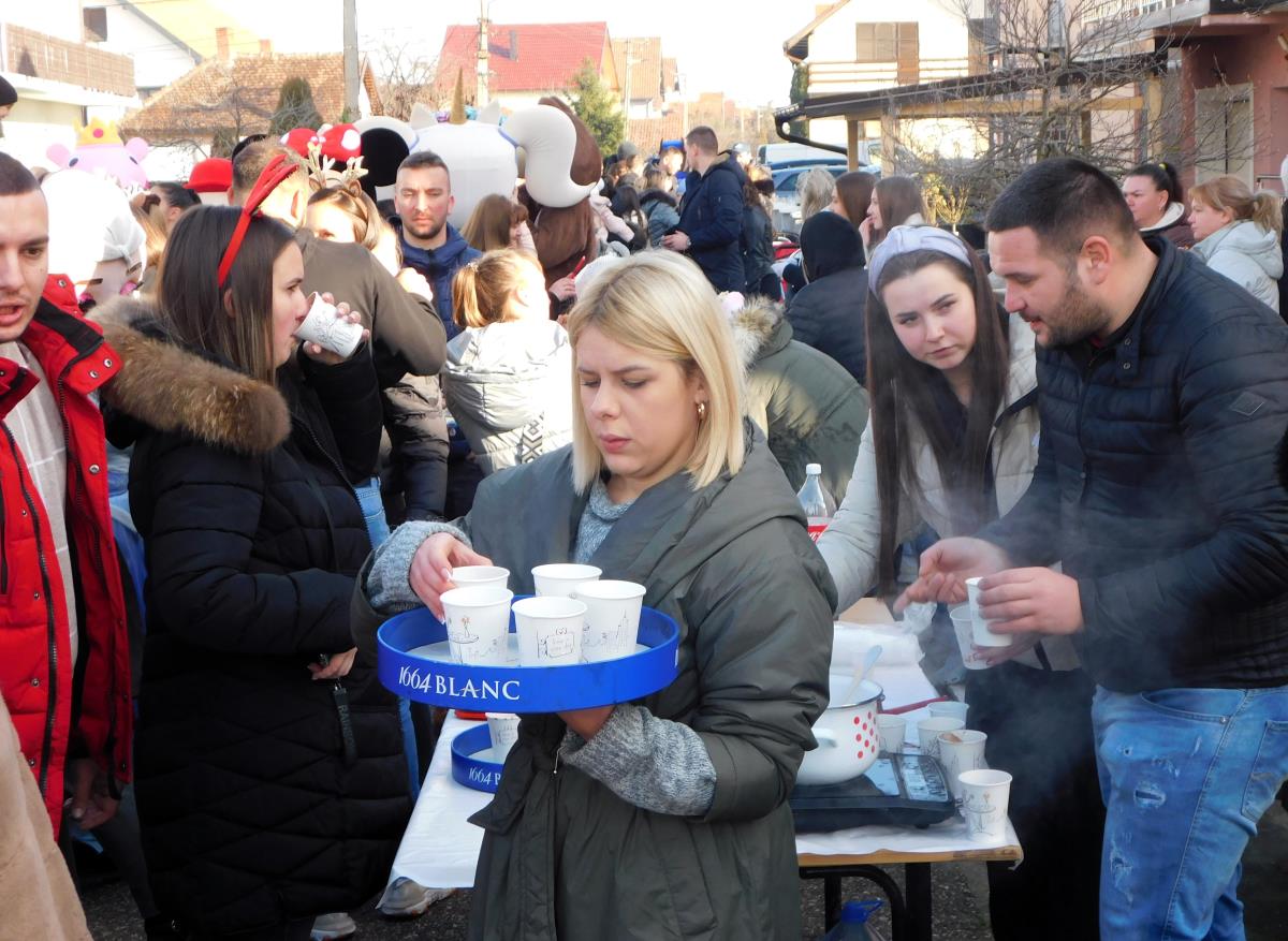 LOZNICA - Posluženje.JPG