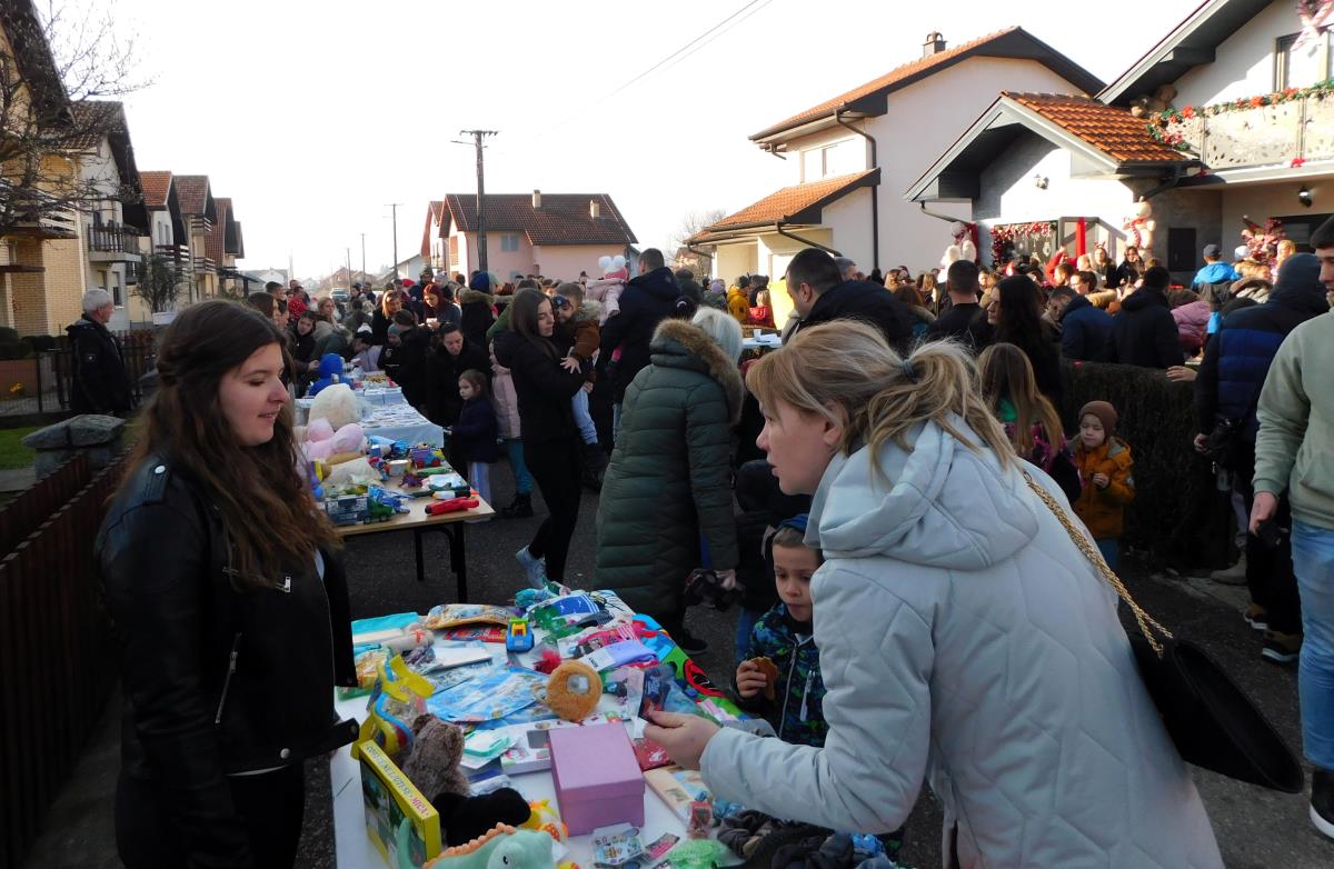 LOZNICA - Humanitarno druženje.JPG