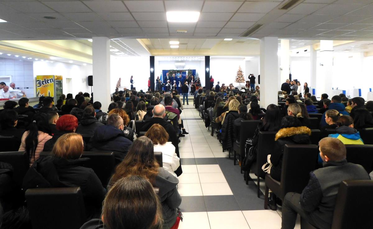 LOZNICA - Puna sala.JPG