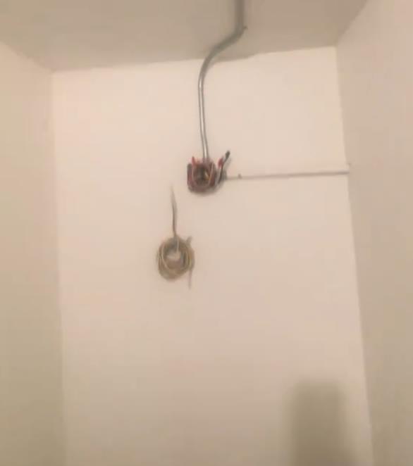 bračni par otkrio tajnu prostoriju u svojoj kući (5).png