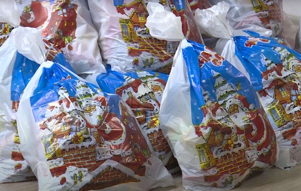 2024-12-27 15_39_33-PREDSEDNIK VUČIĆ POSLAO POKLONE MALIŠANIMA VRTIĆA U GORNJEM KUSCU - Tv Puls.png