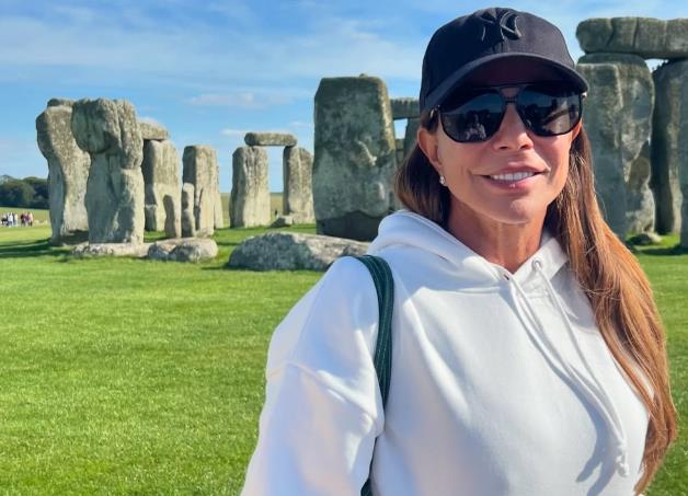 Andrea Sanšajn kod Stounhendža