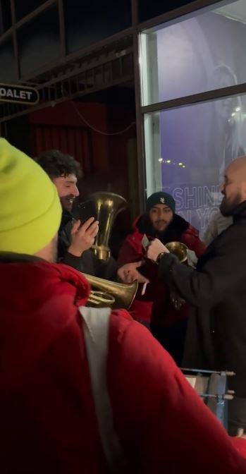 2024-12-28 09_30_55-WhatsApp.jpg