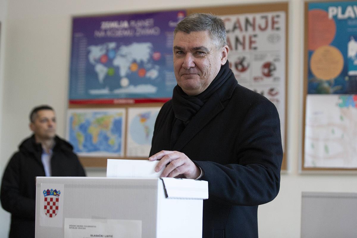 x Beta Daniel Kasap.jpg