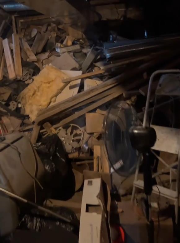 Bobi Kertis Li  ukleta kuća tik tok (1).png