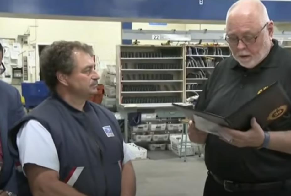 poštar spasio ženi život foto youtube (1).png