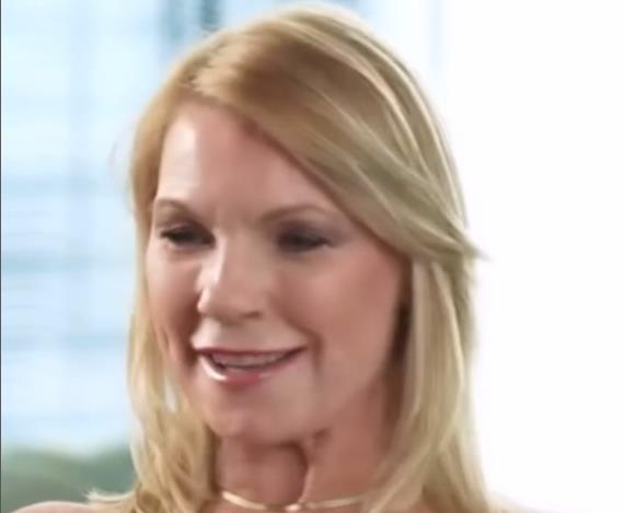 Luen Vard je vlasnica agencije za ženidbu bogatih muškaraca (5).jpg