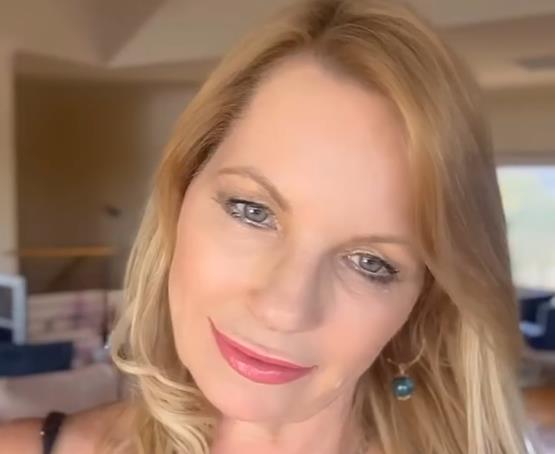 Luen Vard je vlasnica agencije za ženidbu bogatih muškaraca (6).jpg