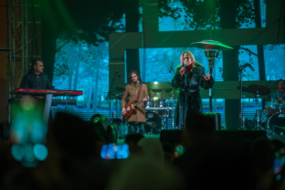 Tijana Bogicevic BW NYE (Todor Milivojevic).jpg