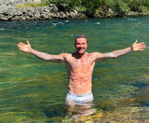 Dejvid Bekam sa porodicom u 2024 foto Instagram (6).png