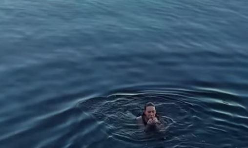 Emina Jahović u toplesu