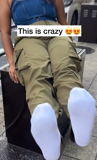 Simran Džain u belim čarapma hodala Japanom (3).jpg