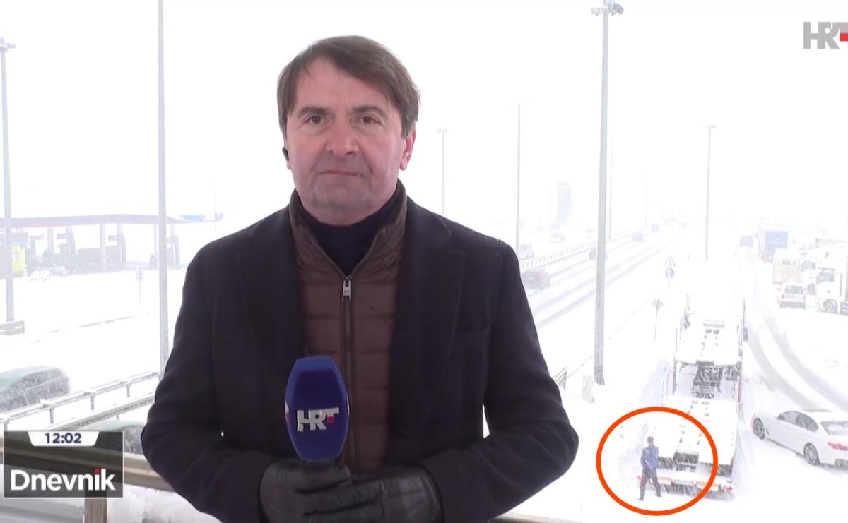 čovek mokri proed kamiona  (2).jpg