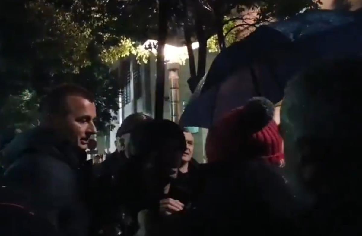 2025-01-03 18_10_14-(VIDEO) Protest ispred zgrade Vlade_ Građani skandiraju _Ubice, ubice_ — Mozilla.jpg