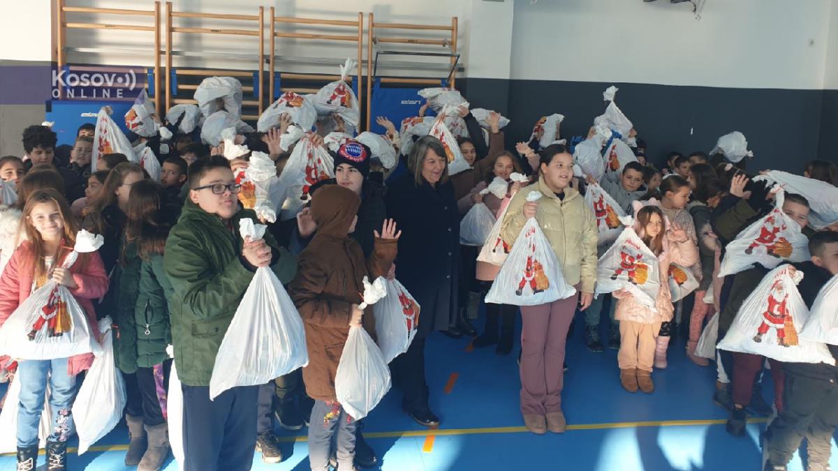 paketici_za_decu_u_kosovskoj_kamenici_3.jpg