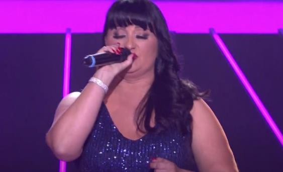 Pevačica počela da radi kao dostavljač hrane