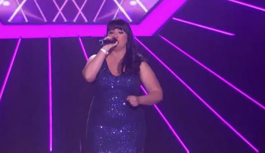 Pevačica počela da radi kao dostavljač hrane