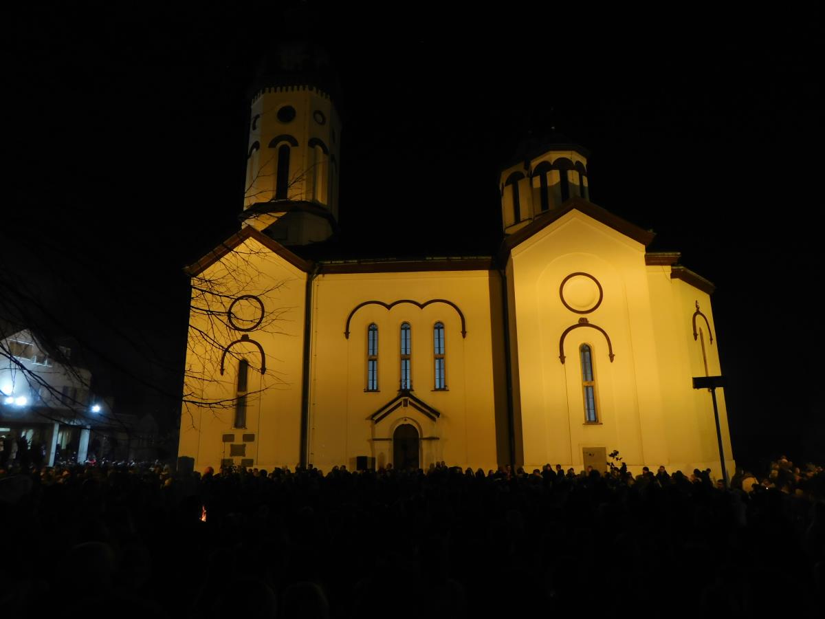 LOZNICA-Kod Pokrovske crkve.JPG