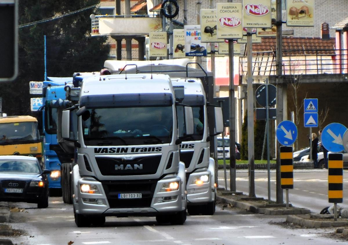 LOZNICA - Kamioni.JPG