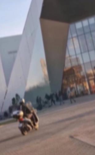 2025-01-08 16_03_31-NS Uživo _ Uznemirujuć snimak ispred Promenade. Tuča više lica. Grupa mladića p.jpg