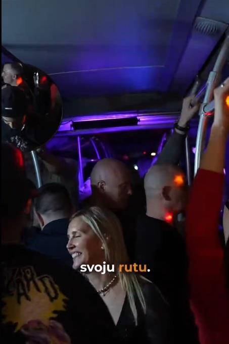 zurka u autobusu3.jpg