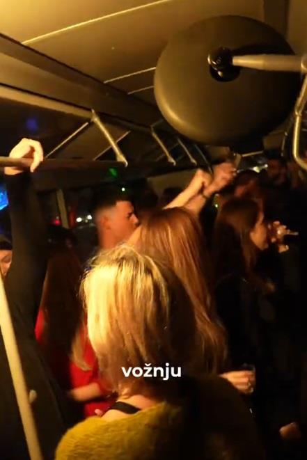 zurka u autobusu1.jpg