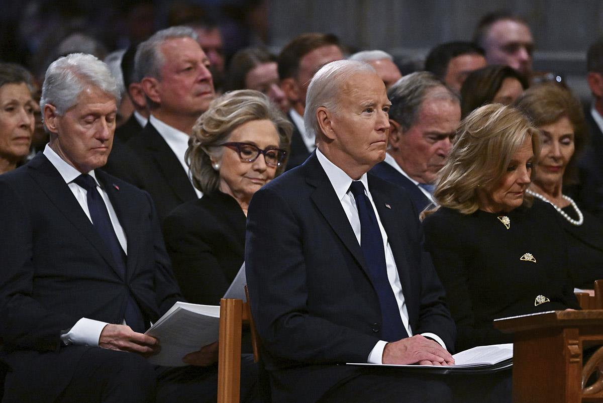 x01 AP Ricky Carioti.jpg