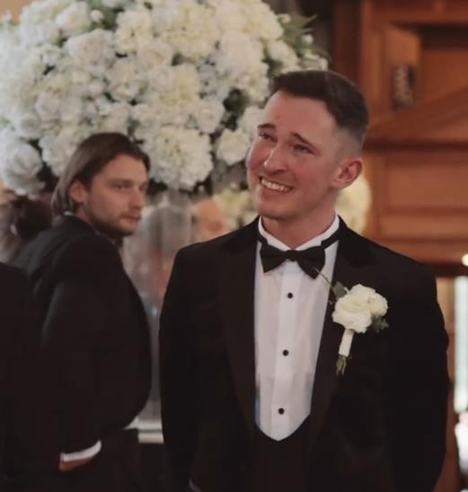 mladoženja plače zbog ćerke (3).png