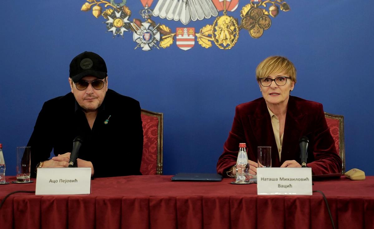 Aco Pejović na konferenciji povodom nastupa za Srpsku Novu godinu.jpg