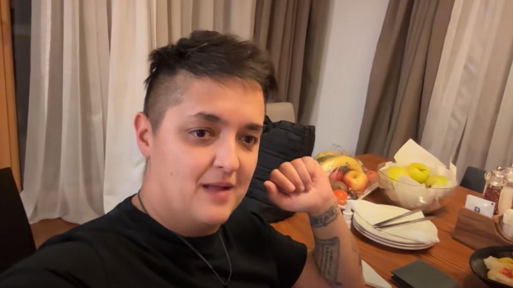 2025-01-11 09_51_04-(3) Marija Šerifović - BABA I UNUK NA ZIMOVANJU #179 - YouTube.jpg