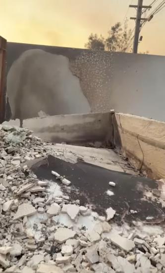 izgorela vila paris hilton u malibuu 3.png