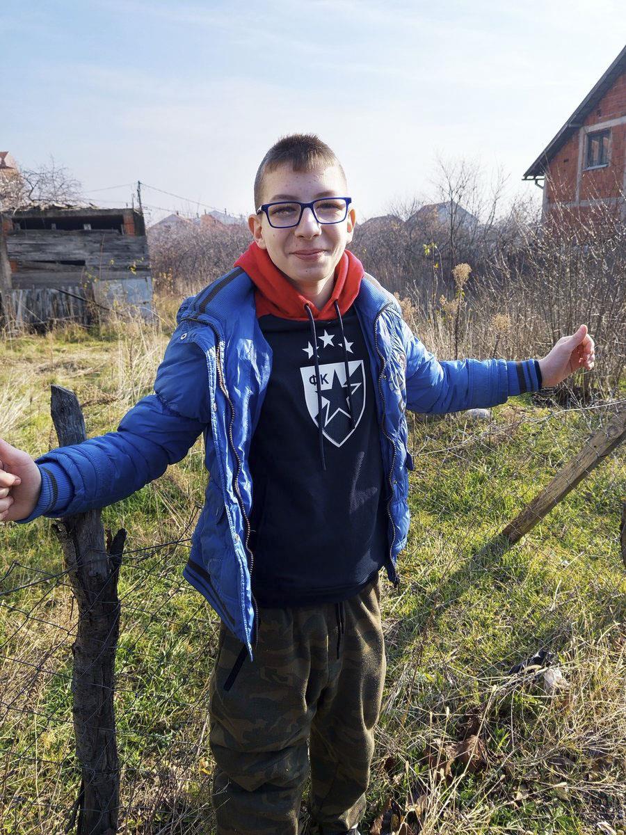 Porodica Stevanović,  Viktor Stevanović na placu gde ce biti kuca.