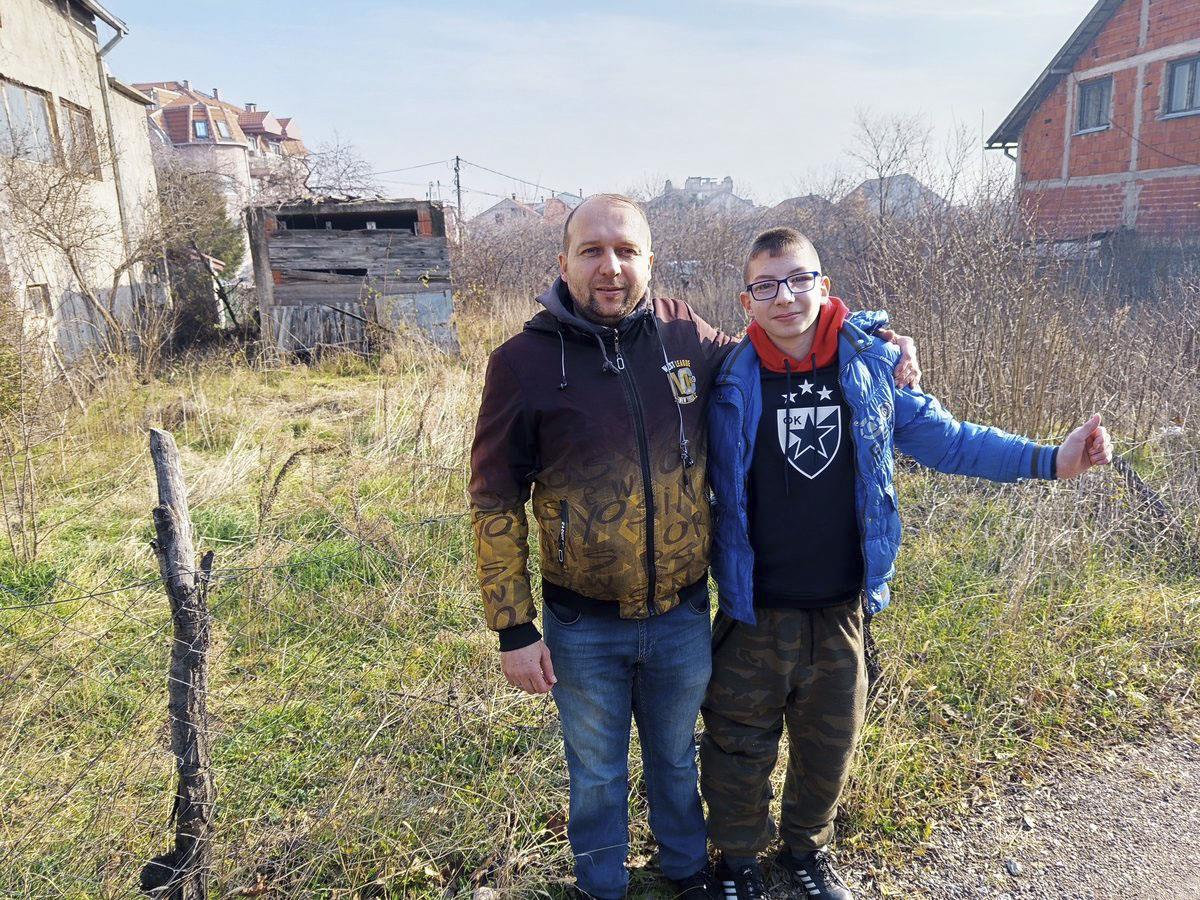 Porodica Stevanović,  Goran Stevanović, Viktor Stevanović, na placu gde ce biti kuca.