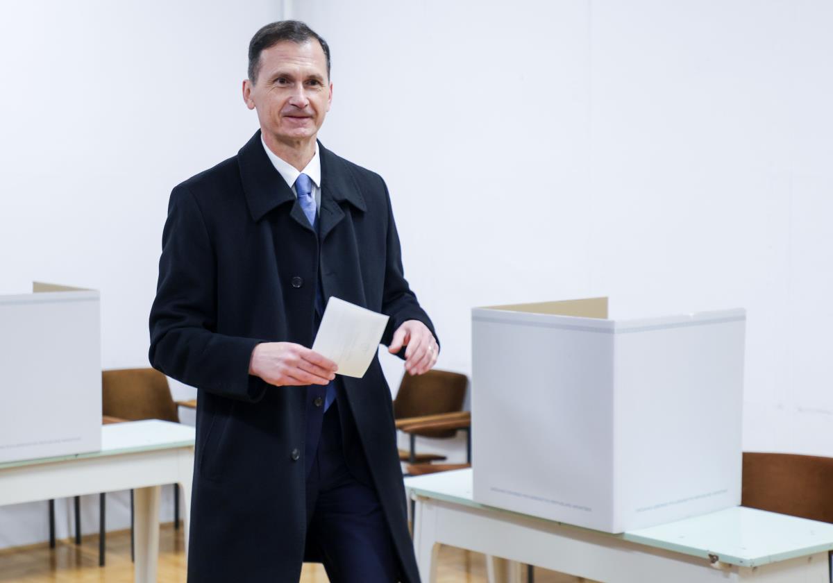 x02 EPA Stringer.jpg