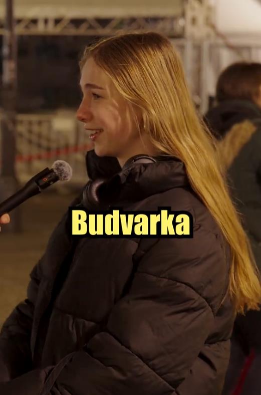 Tiktoker pitao prolaznike kako se zove žena iz Budve pa dobio iznenađujuće odgovore