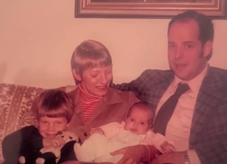 Šeron Krikmar upoznala biološku majku nakon 49 godina (4).png