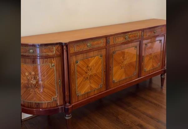 Amanda DeVit kupila je polovnu komodu i u njoj našla vrednosti