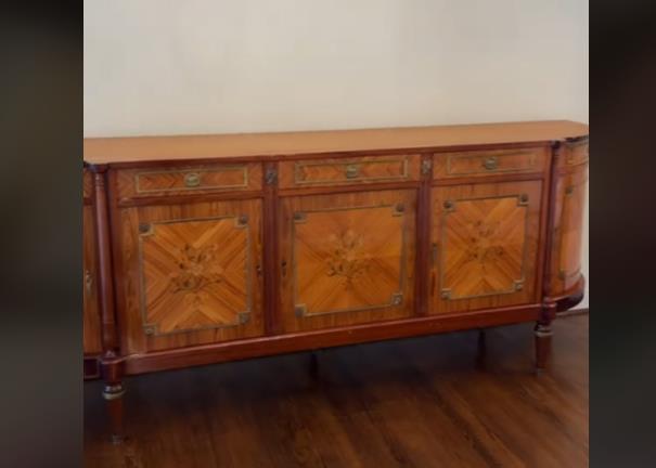 Amanda DeVit kupila je polovnu komodu i u njoj našla vrednosti