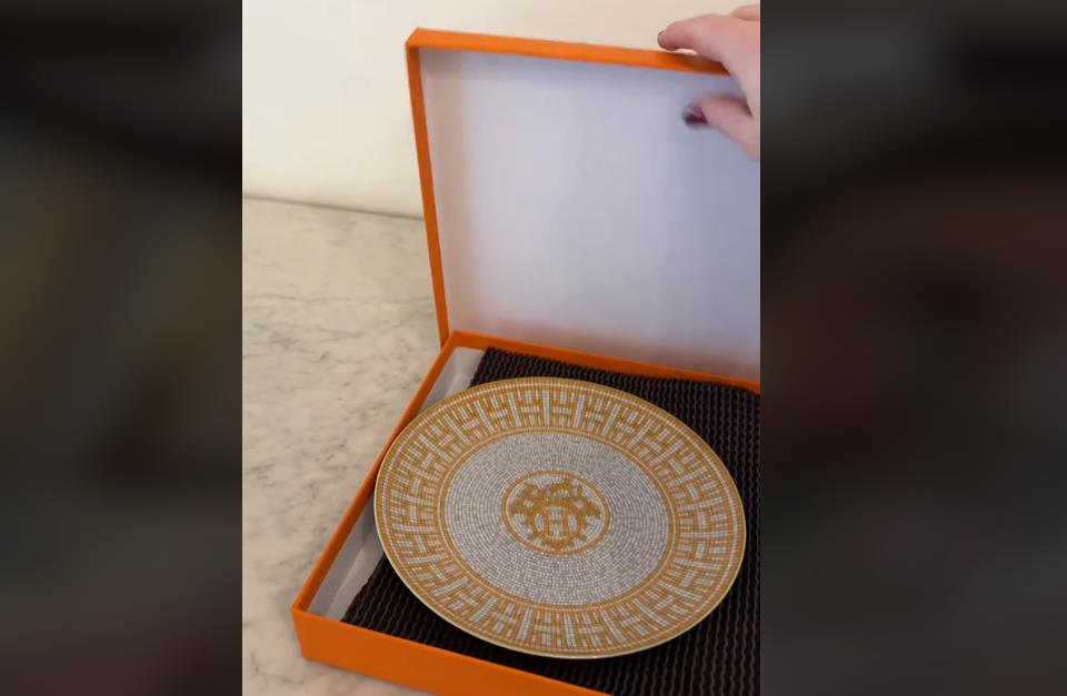 Amanda DeVit kupila je polovnu komodu i u njoj našla vrednosti