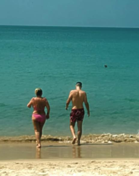 Lepa Brena slomljenu nogu leči u Tajlandu