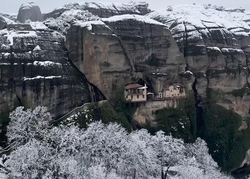 2025-01-15 08_10_20-Monasteries in Meteora, Greece, Covered in Snow. _ The monasteries in Meteora co.png