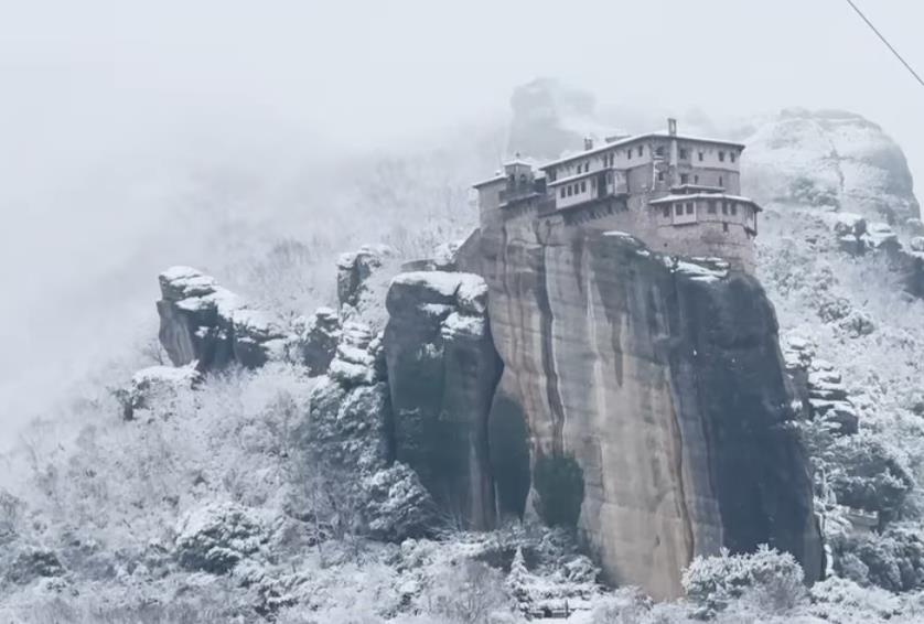 2025-01-15 08_09_32-Monasteries in Meteora, Greece, Covered in Snow. _ The monasteries in Meteora co.png