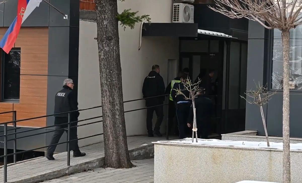 2025-01-15 09_18_34-Kosovska policija upala u zgrade opština i pošta u Kosovu Polju, Gračanici, Lipl.png