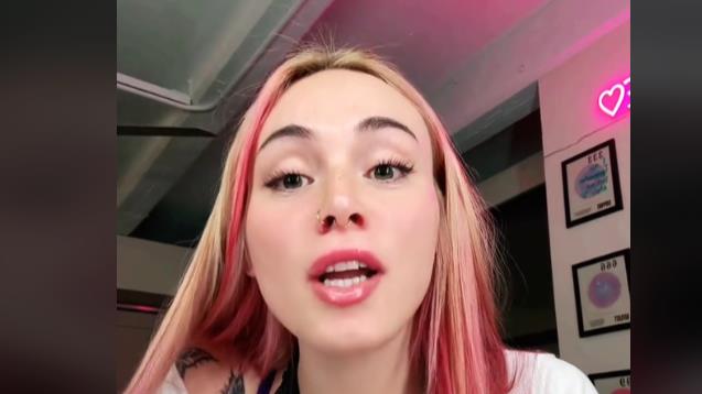 Trans žena Emili Džejms odlučila je da ukloni šest rebara 6.png