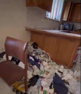 Šarlot Bosanket čisti užasno prljave stanove za novac