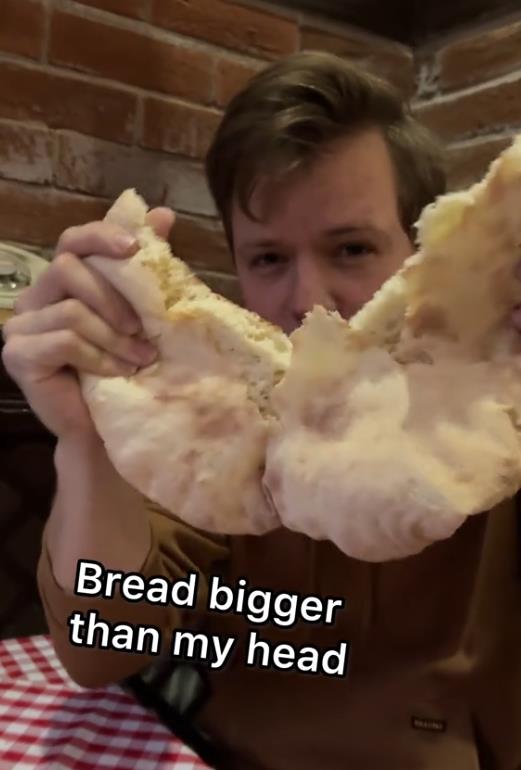 Amerikanac jede hranu iz Zabele (6).png