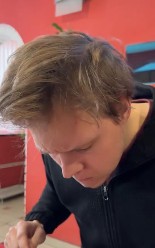 Amerikanac jede hranu iz zatvora u Hrvatskoj (3).png